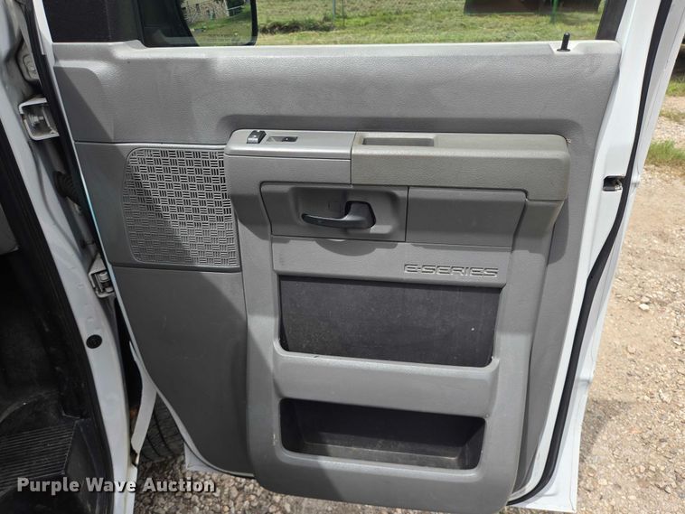 image for item EQ4064 2011 Ford E350 van