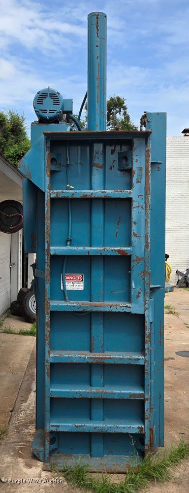 image for item EQ4072 Marathon baler