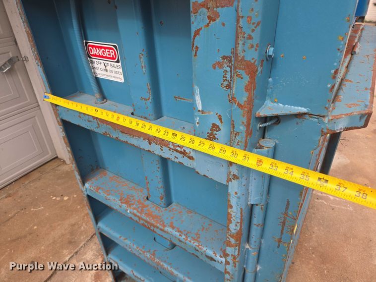 image for item EQ4072 Marathon baler