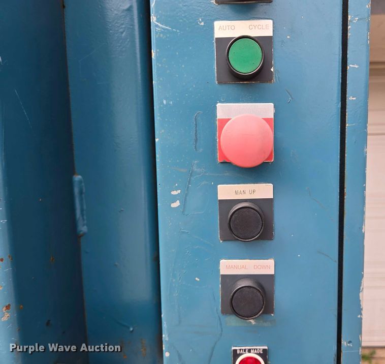 image for item EQ4072 Marathon baler