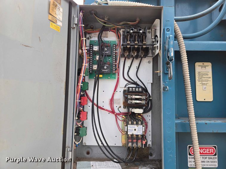 image for item EQ4072 Marathon baler