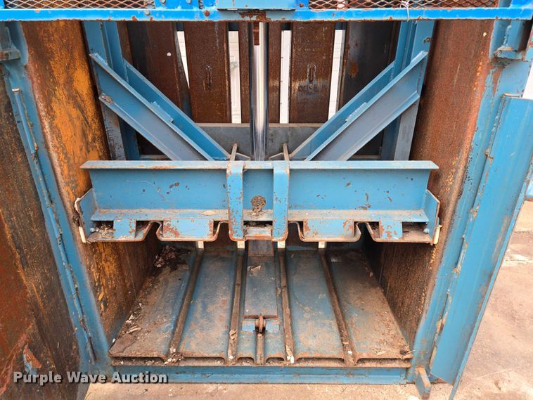 image for item EQ4072 Marathon baler