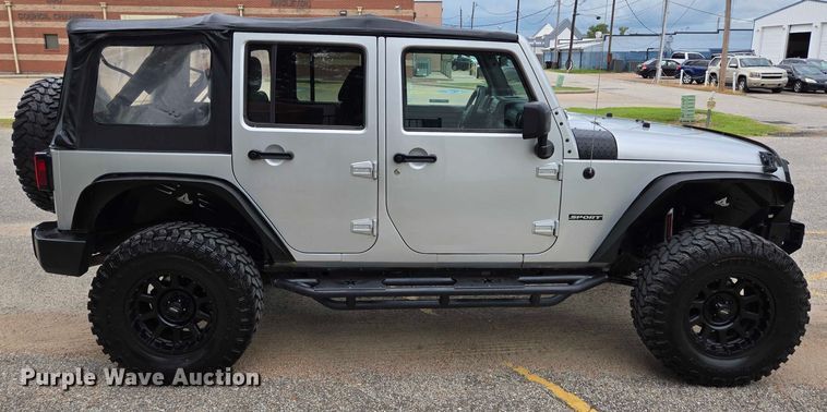 image for item EQ4073 2012 Jeep Wrangler Unlimited SUV