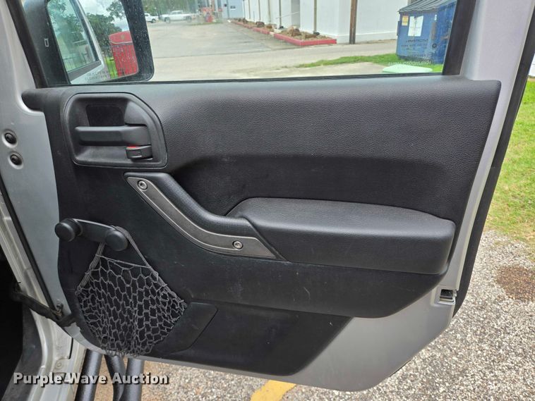 image for item EQ4073 2012 Jeep Wrangler Unlimited SUV