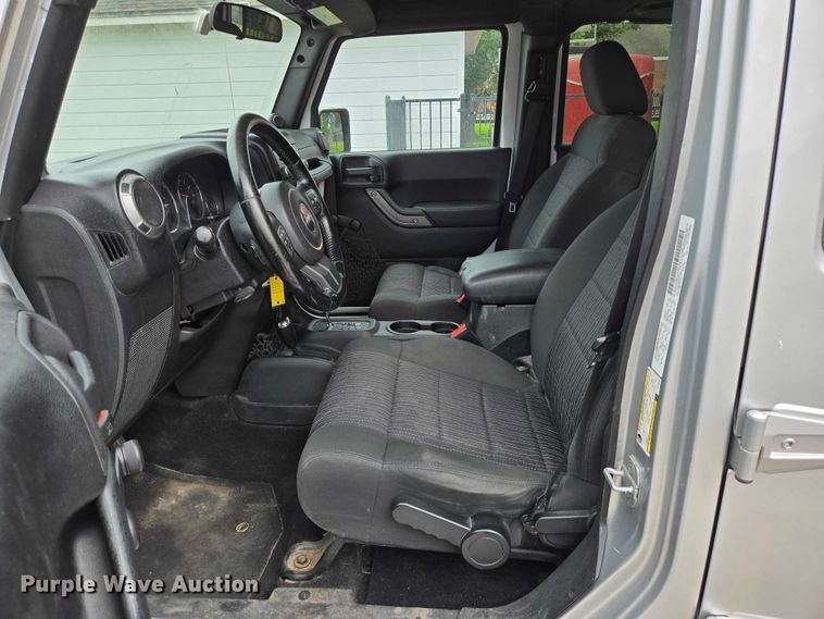 image for item EQ4073 2012 Jeep Wrangler Unlimited SUV