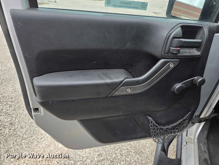 image for item EQ4073 2012 Jeep Wrangler Unlimited SUV