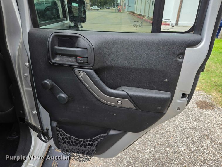 image for item EQ4073 2012 Jeep Wrangler Unlimited SUV