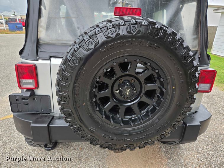 image for item EQ4073 2012 Jeep Wrangler Unlimited SUV