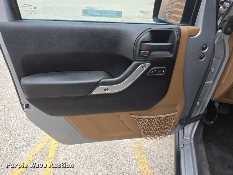 image for item EQ4074 2013 Jeep Wrangler Unlimited Rubicon SUV