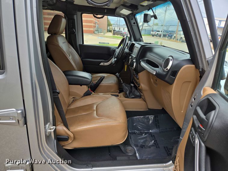 image for item EQ4074 2013 Jeep Wrangler Unlimited Rubicon SUV