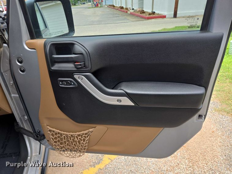 image for item EQ4074 2013 Jeep Wrangler Unlimited Rubicon SUV