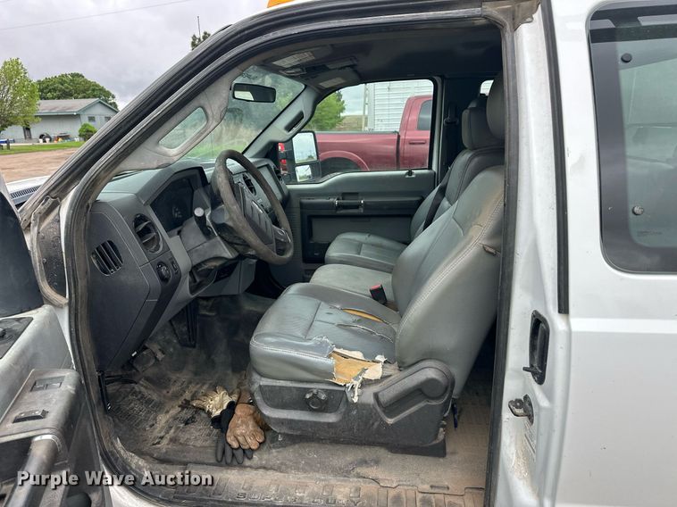 image for item EQ4712 2012 Ford F550 SuperCab utility / service truck