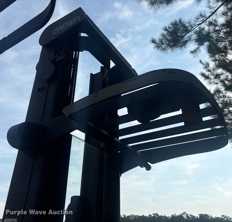 image for item ET7001 Crown RR 5000 Series order picker