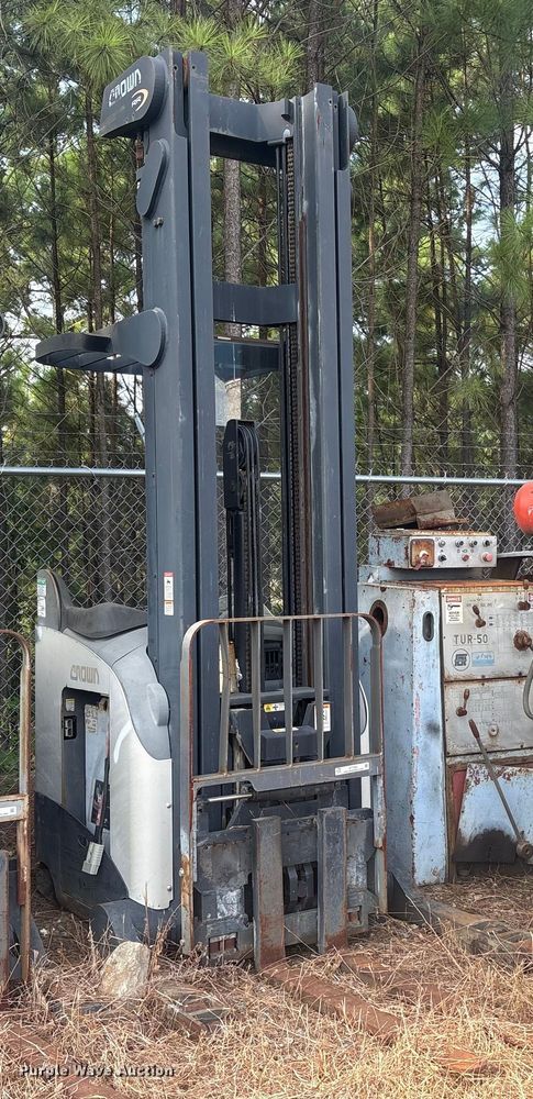 image for item ET7002 Crown RR 5200 Series order picker