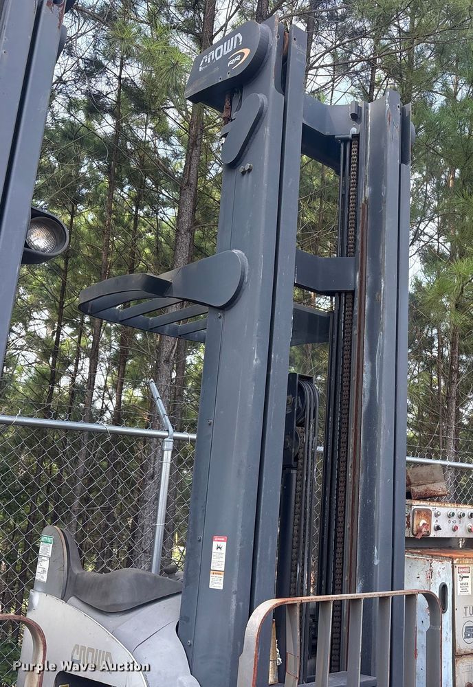 image for item ET7002 Crown RR 5200 Series order picker