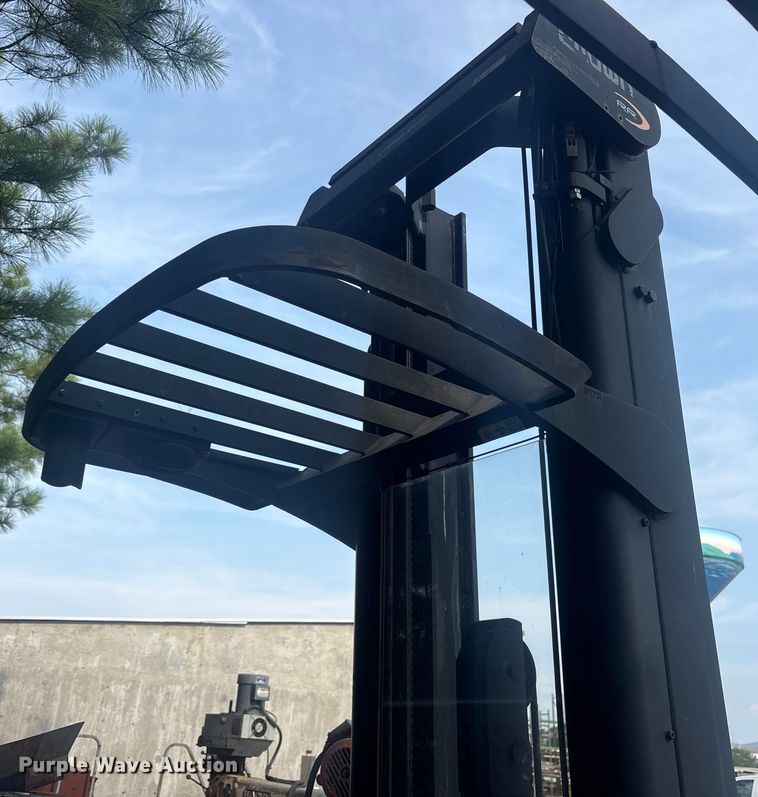 image for item ET7002 Crown RR 5200 Series order picker