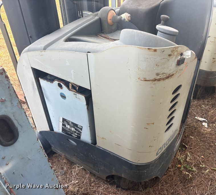 image for item ET7002 Crown RR 5200 Series order picker