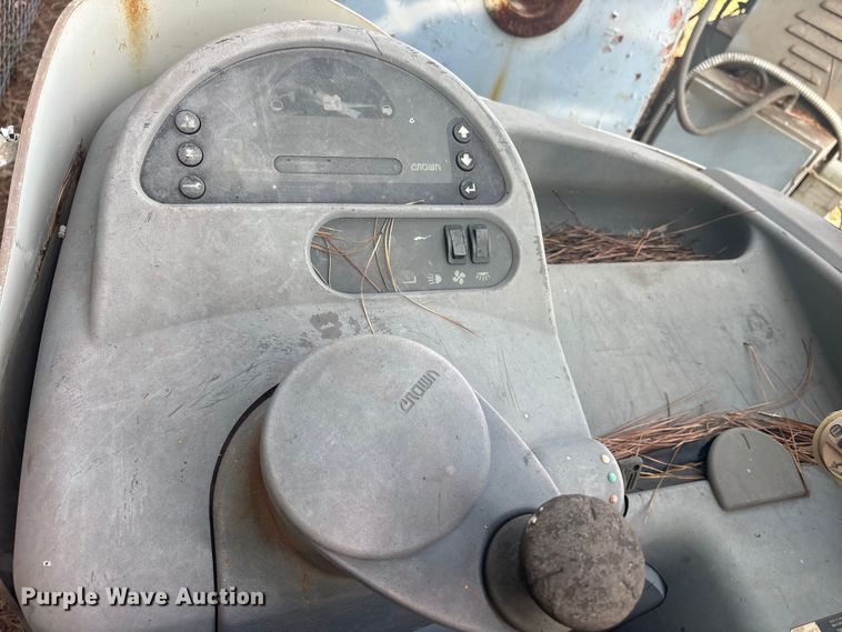 image for item ET7002 Crown RR 5200 Series order picker