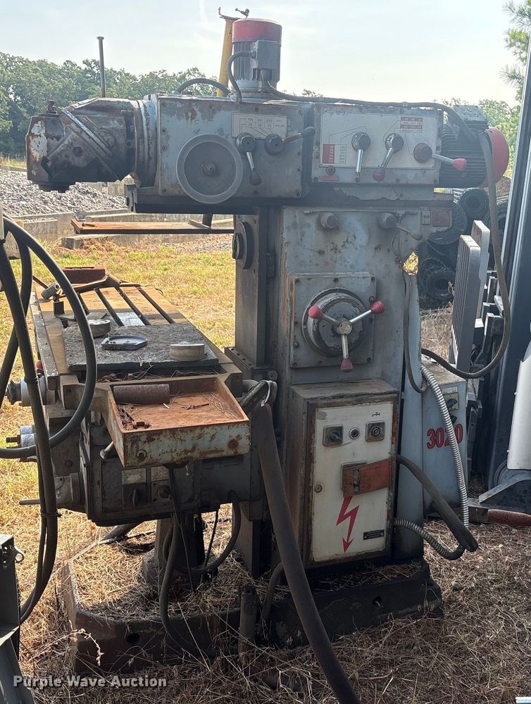 image for item ET7003 Correa F2UE milling machine