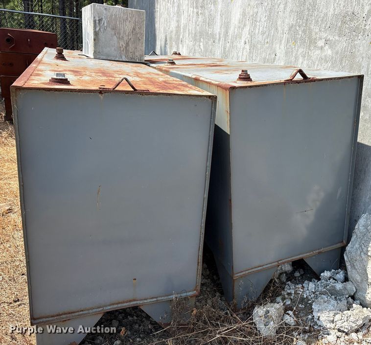 image for item ET7008  (3) oil tanks