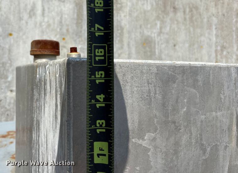 image for item ET7008  (3) oil tanks