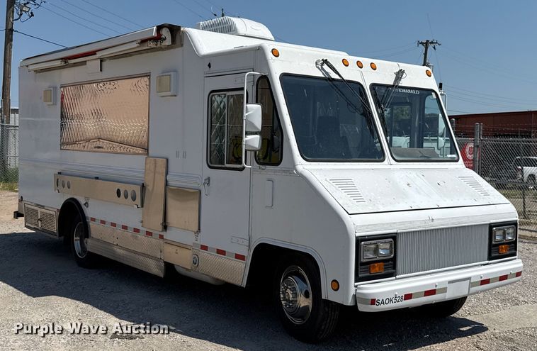image for item EU2061 2000 Workhorse 1 Ton Nominal food truck