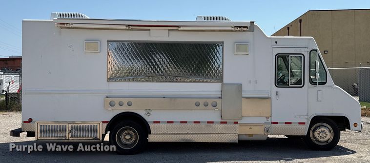 image for item EU2061 2000 Workhorse 1 Ton Nominal food truck