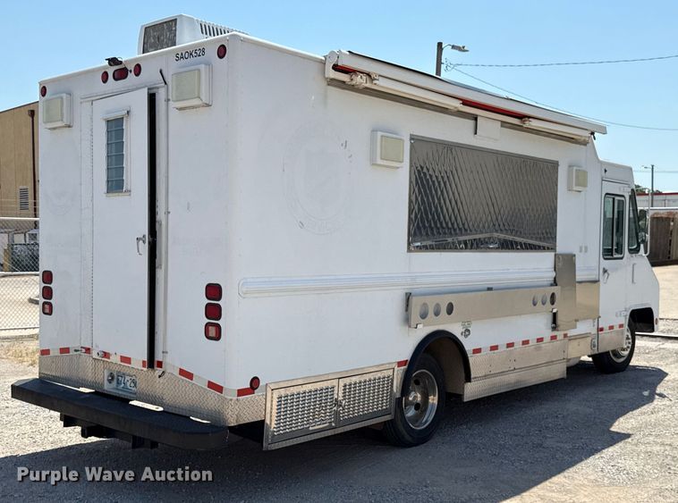 image for item EU2061 2000 Workhorse 1 Ton Nominal food truck