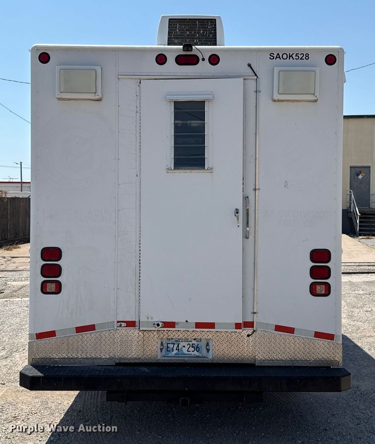 image for item EU2061 2000 Workhorse 1 Ton Nominal food truck