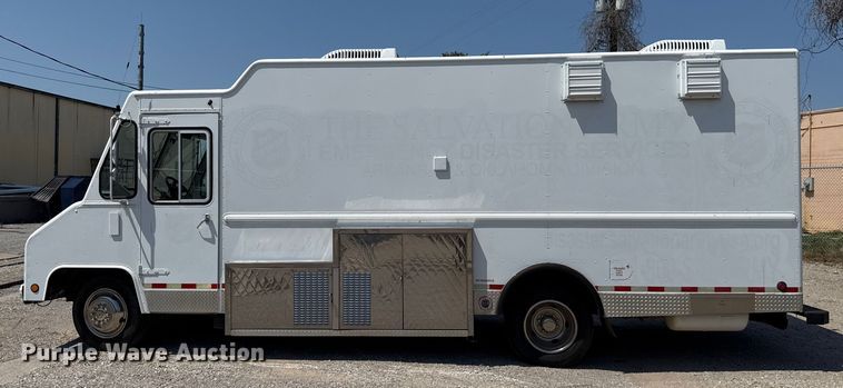 image for item EU2061 2000 Workhorse 1 Ton Nominal food truck