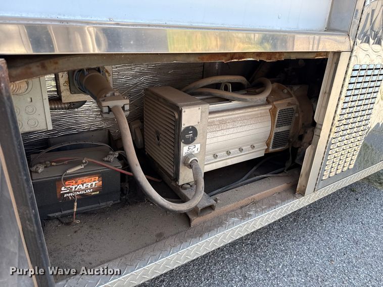 image for item EU2061 2000 Workhorse 1 Ton Nominal food truck