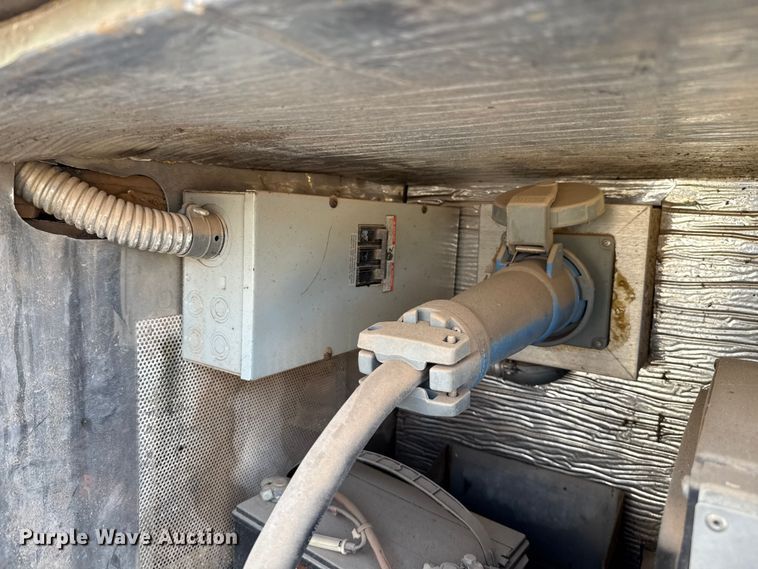 image for item EU2061 2000 Workhorse 1 Ton Nominal food truck