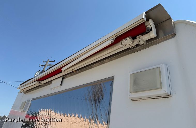 image for item EU2061 2000 Workhorse 1 Ton Nominal food truck