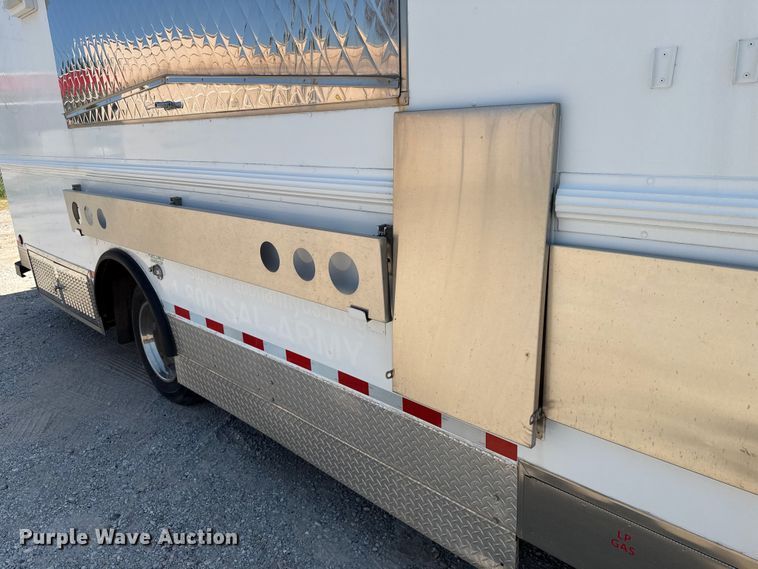 image for item EU2061 2000 Workhorse 1 Ton Nominal food truck