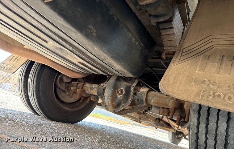 image for item EU2061 2000 Workhorse 1 Ton Nominal food truck