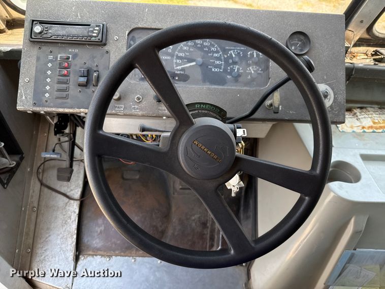 image for item EU2061 2000 Workhorse 1 Ton Nominal food truck