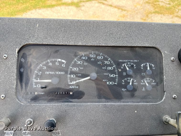 image for item EU2061 2000 Workhorse 1 Ton Nominal food truck