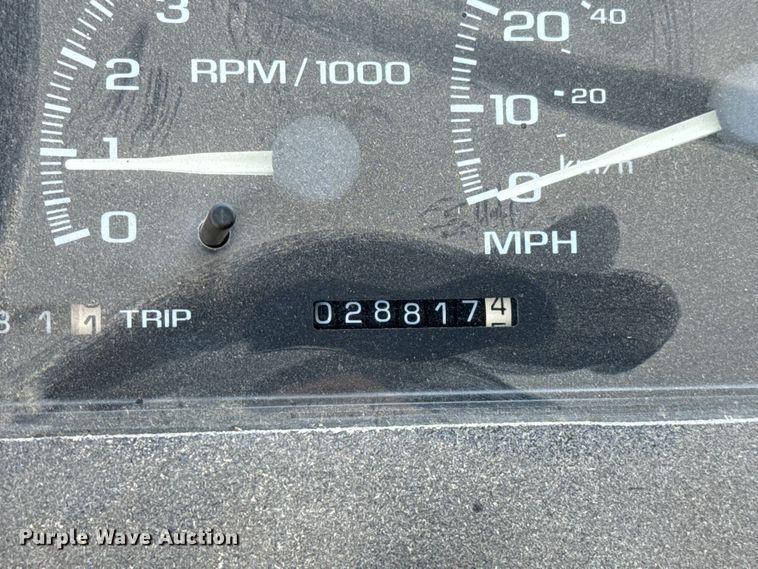 image for item EU2061 2000 Workhorse 1 Ton Nominal food truck