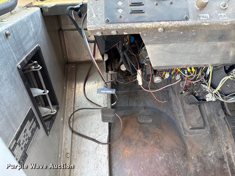 image for item EU2061 2000 Workhorse 1 Ton Nominal food truck