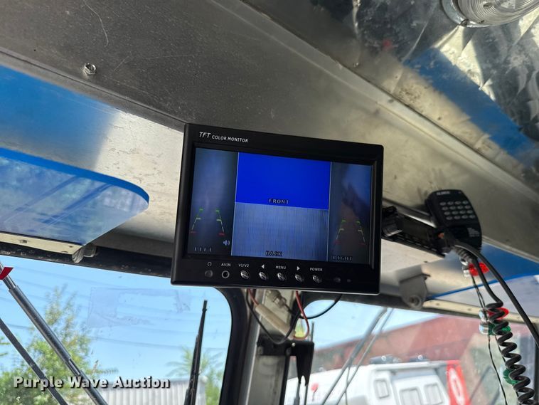 image for item EU2061 2000 Workhorse 1 Ton Nominal food truck