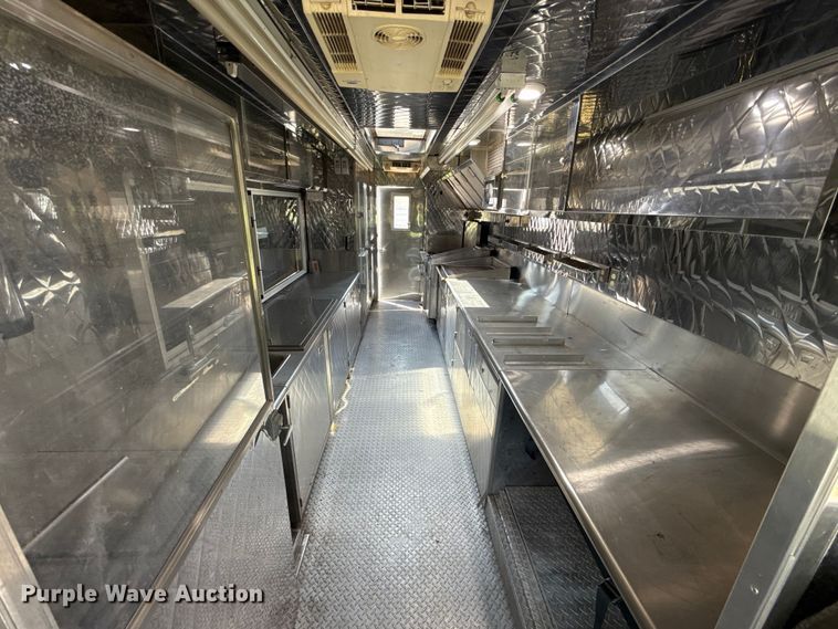 image for item EU2061 2000 Workhorse 1 Ton Nominal food truck