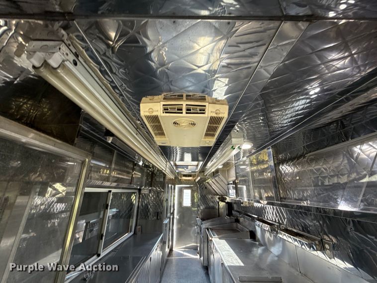 image for item EU2061 2000 Workhorse 1 Ton Nominal food truck