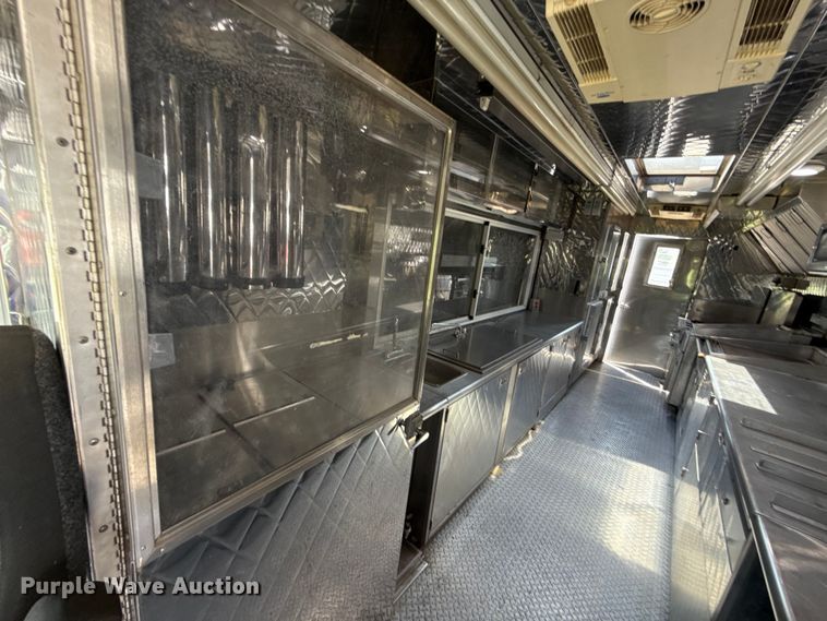 image for item EU2061 2000 Workhorse 1 Ton Nominal food truck