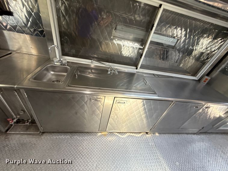 image for item EU2061 2000 Workhorse 1 Ton Nominal food truck