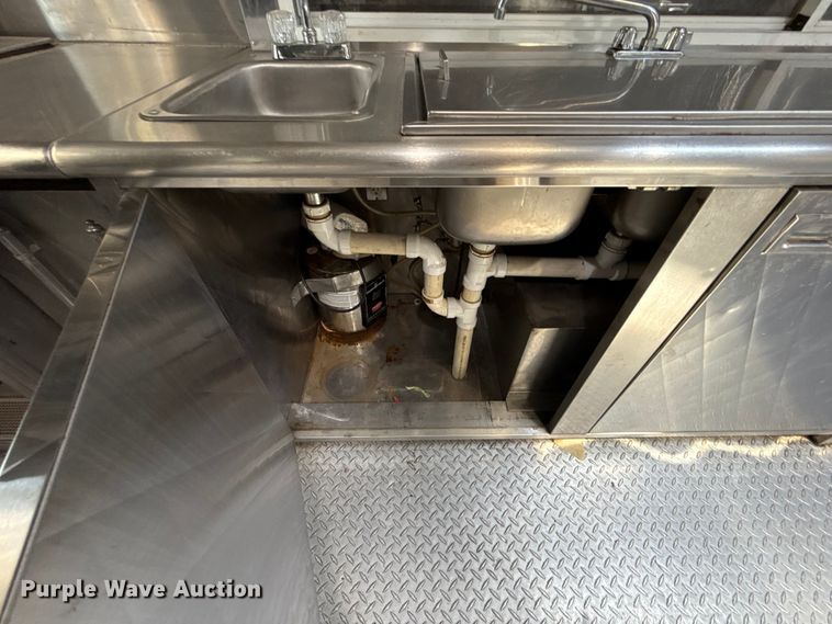 image for item EU2061 2000 Workhorse 1 Ton Nominal food truck