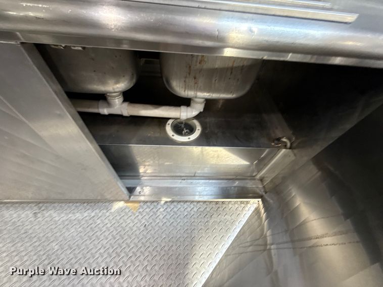 image for item EU2061 2000 Workhorse 1 Ton Nominal food truck