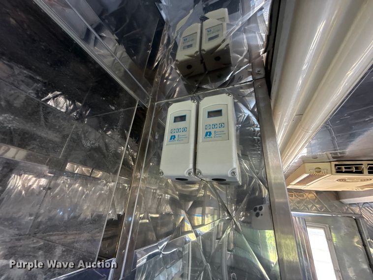 image for item EU2061 2000 Workhorse 1 Ton Nominal food truck