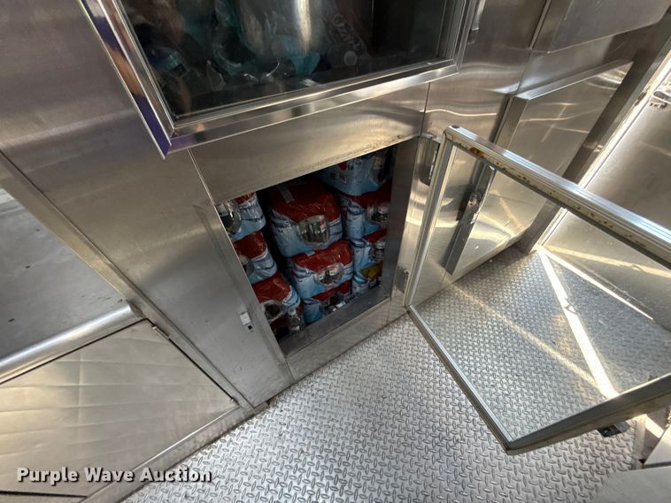 image for item EU2061 2000 Workhorse 1 Ton Nominal food truck