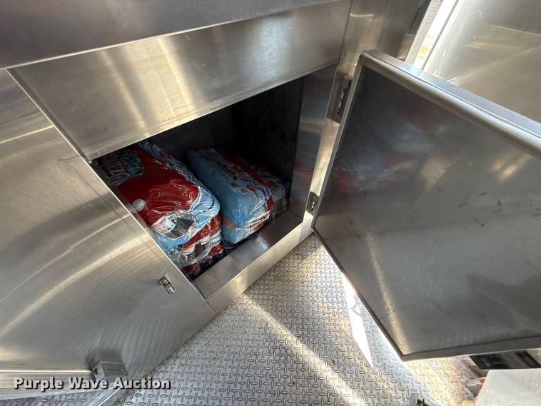 image for item EU2061 2000 Workhorse 1 Ton Nominal food truck