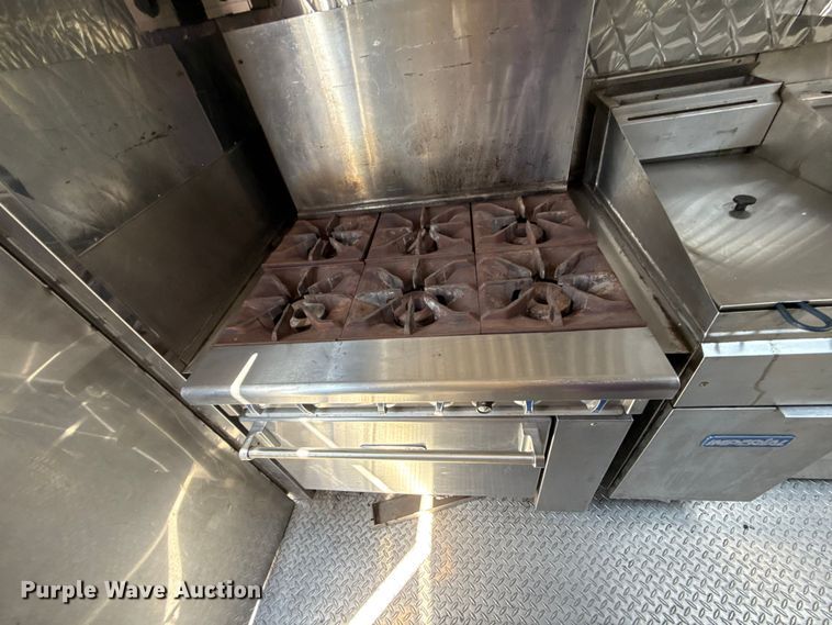 image for item EU2061 2000 Workhorse 1 Ton Nominal food truck